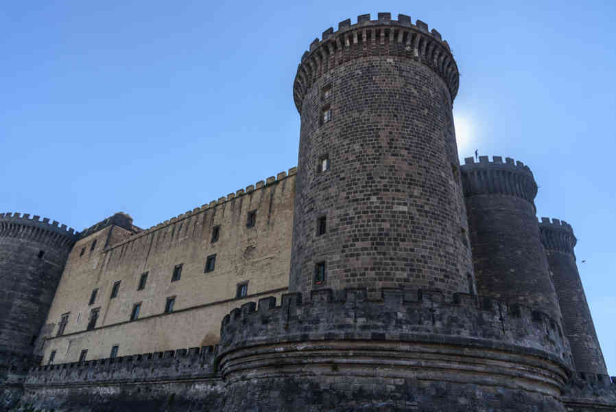 024 - Italia - Nápoles - castillo Nuevo o Maschio Angioino.jpg
